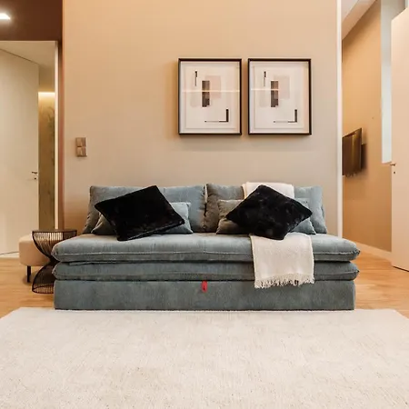 8 Building * Лісабон