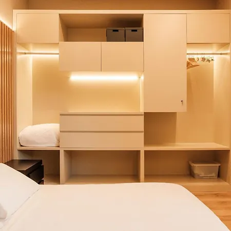 8 Building Апартаменти