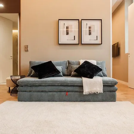 8 Building * Лісабон