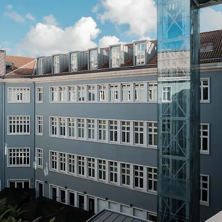 8 Building * Лісабон